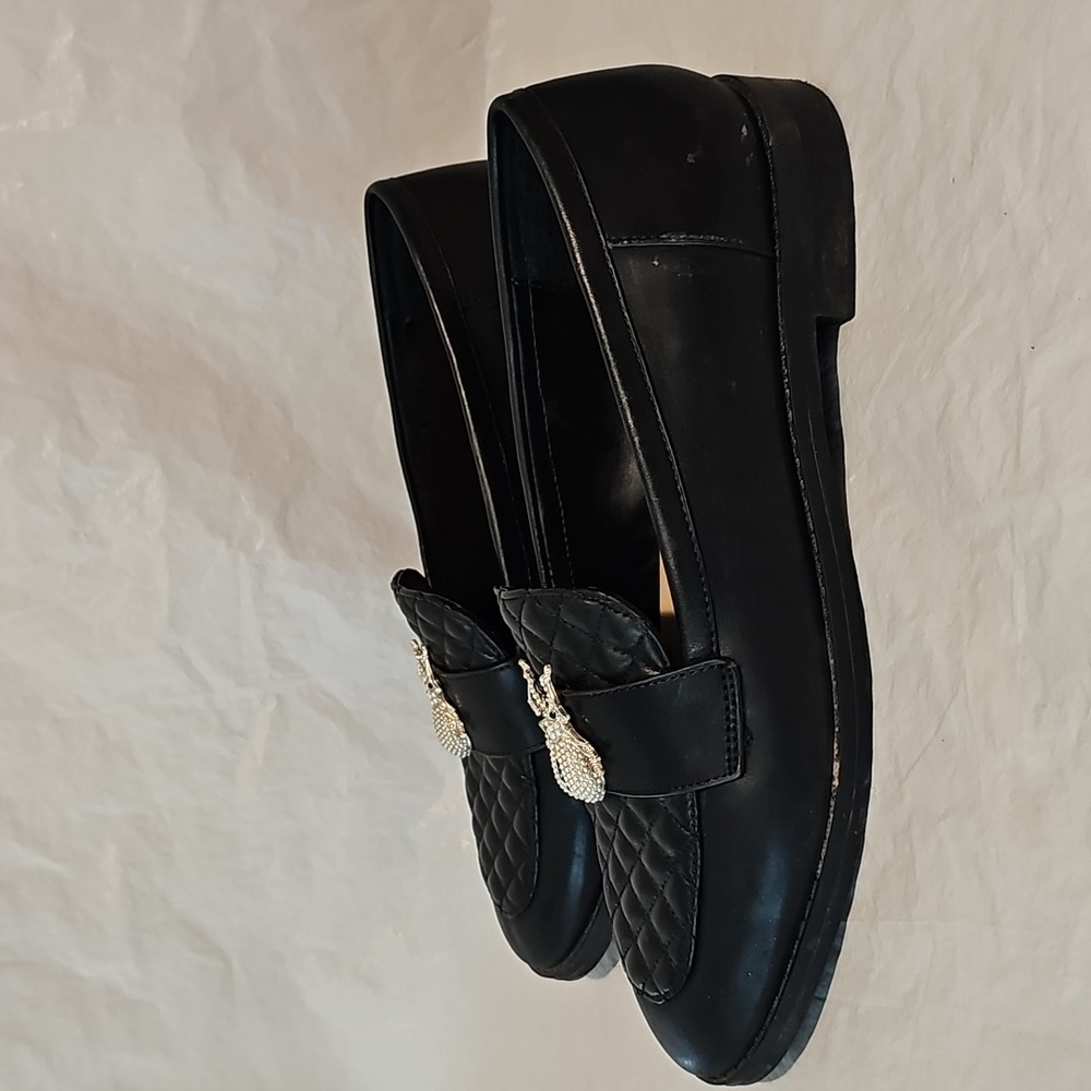 gianni bini Women's 9.5M Black Loafers with Beetle Embellishment Used - Picture 9 of 15